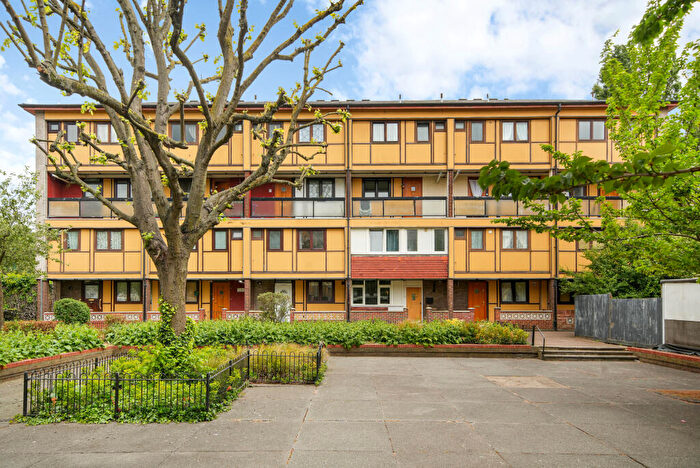 3 Bedroom Flat For Sale In Seyssel Street, E14
