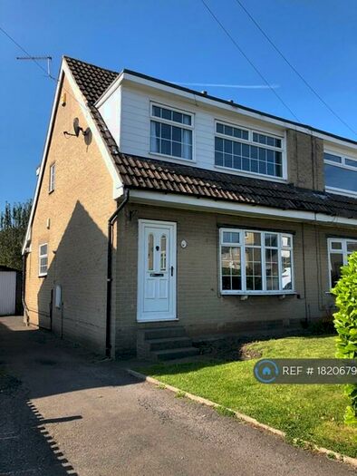 4 Bedroom Semi-Detached House To Rent In Folly Hall Avenue, Bradford, BD6