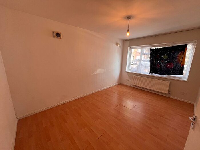 2 Bedroom Maisonette To Rent In Sinclair Road, Chingford, E4