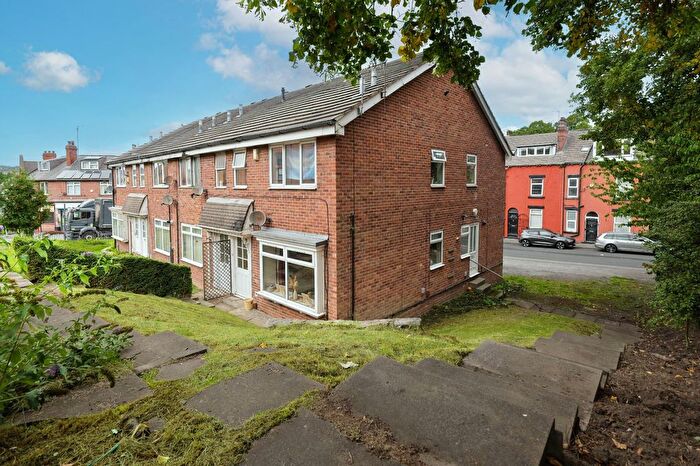 1 Bedroom Flat For Sale In Kirkstall Lane, Leeds, West Yorkshire, LS5