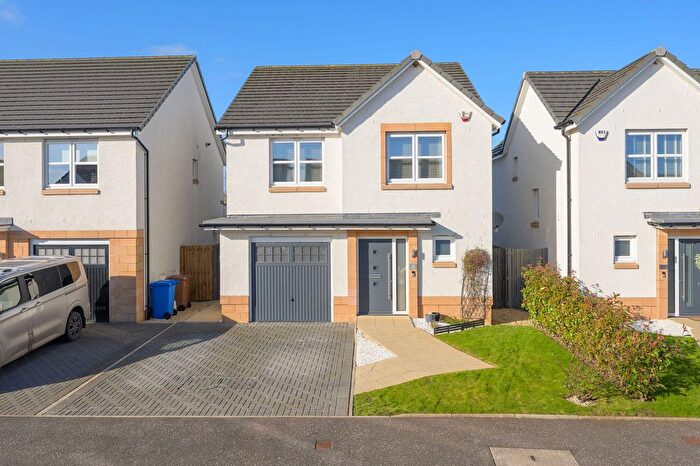 4 Bedroom Detached House For Sale In Dovecot Avenue, Cairneyhill, KY12