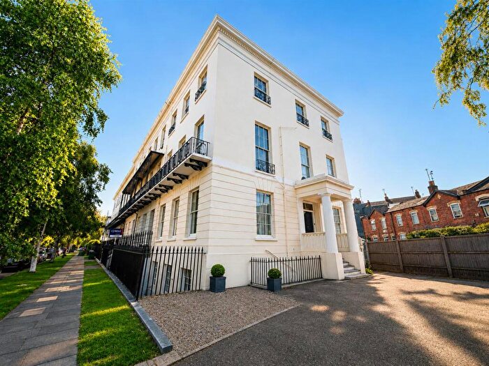 Flat To Rent In Pittville Lawn, Cheltenham, GL52