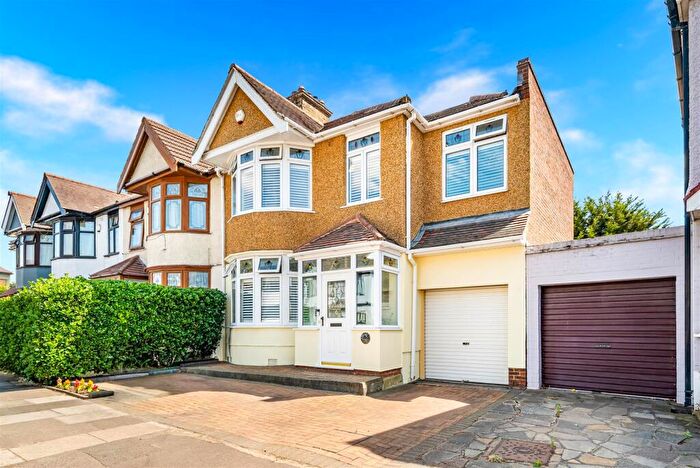 4 Bedroom End Of Terrace House For Sale In Ashburton Avenue, Ilford, IG3