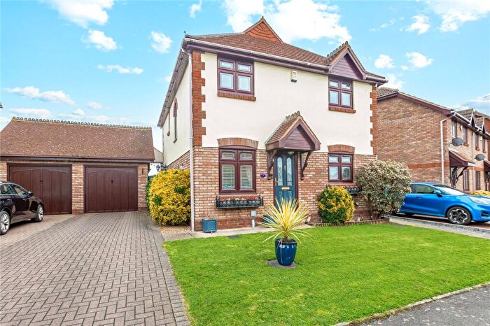 4 Bedroom Detached House For Sale In Holme Walk, Wickford, Essex, SS12