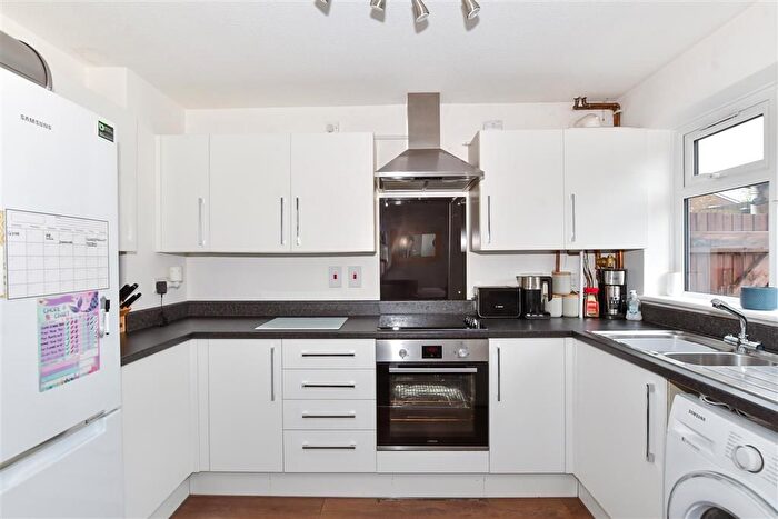3 Bedroom Semi-Detached House For Sale In Lucas Road, Snodland, Kent, ME6