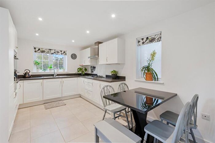 4 Bedroom Detached House For Sale In Woodlands Close, Merstham, RH1