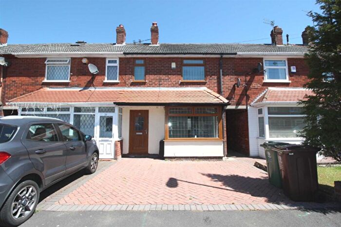 3 Bedroom Semi-Detached House To Rent In Glenmore Drive, Failsworth, M35