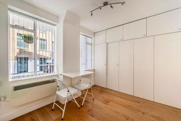 Studio To Rent In Buckingham Gate, St James's Park, London, SW1E