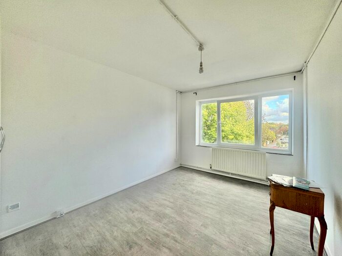 2 Bedroom Flat To Rent In Holders Hill Road, London, NW4