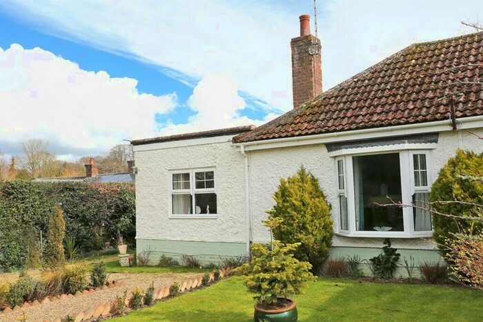 2 Bedroom Bungalow For Sale In St Peters Close, Strumpshaw, Norwich, NR13