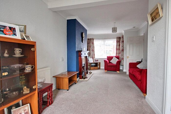 2 Bedroom Town House For Sale In Brockenhurst Avenue, Cottingham, HU16