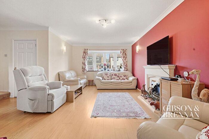 4 Bedroom Detached House For Sale In Suffolk Drive, Basildon, SS15