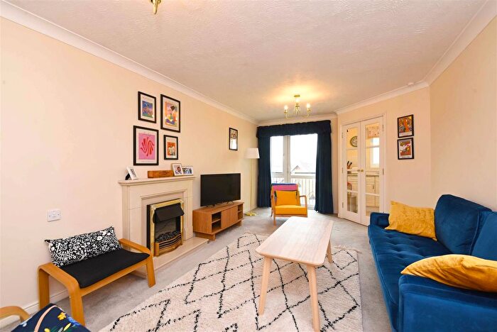 1 Bedroom Flat For Sale In Mulberry Court, East Finchley, N2