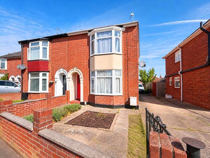 3 Bedroom Semi-Detached House To Rent In Causton Road, Colchester, CO1