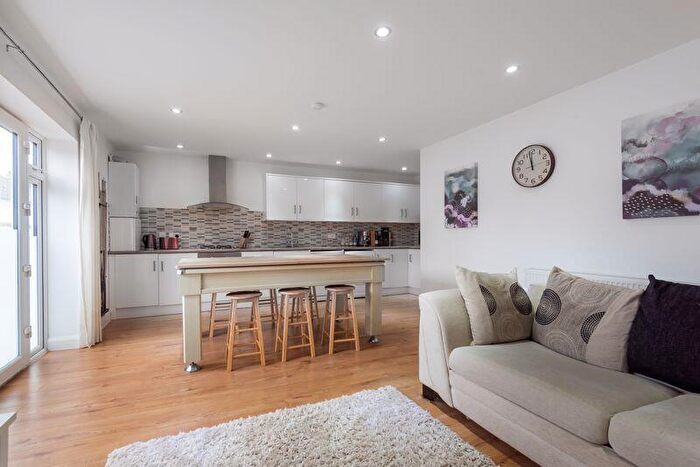 1 Bedroom Flat To Rent In Palmerston Road, Sutton, SM1
