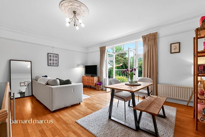2 Bedroom Flat For Sale In Upper Brighton Road, Surbiton, KT6
