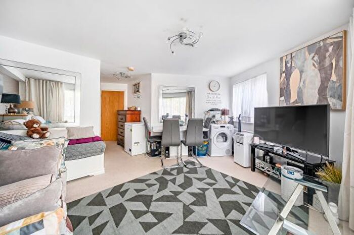 2 Bedroom Apartment For Sale In Osborne Street, Slough, SL1