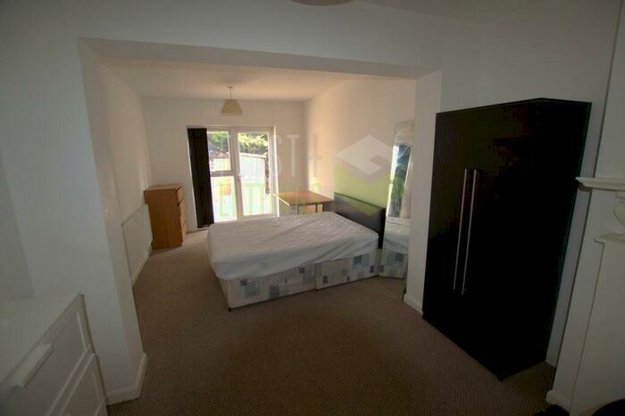 6 Bedroom Semi-Detached House To Rent In Houlditch Road, Clarendon Park, LE2