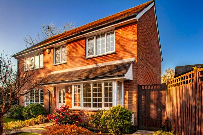 4 Bedroom Detached House For Sale In Lackmore Gardens, Woodcote, RG8