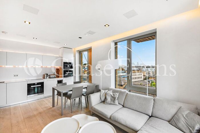 2 Bedroom Flat To Rent In Chatsworth House, One Tower Bridge, Duchess Walk, Tower Bridge, London, SE1