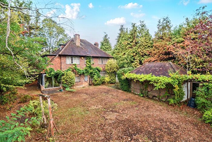 4 Bedroom Detached House For Sale In North Common, Weybridge, KT13