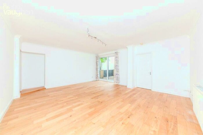 2 Bedroom Flat To Rent In Cambridge Road, Hove, East Sussex, BN3