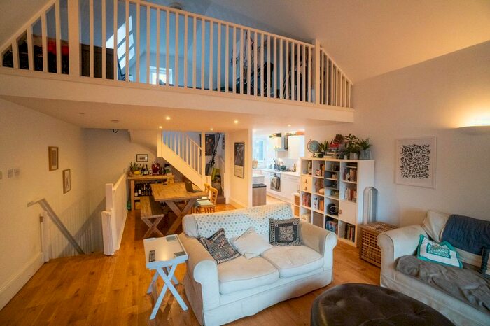 2 Bedroom Flat To Rent In Dryden Close, Clapham, SW4