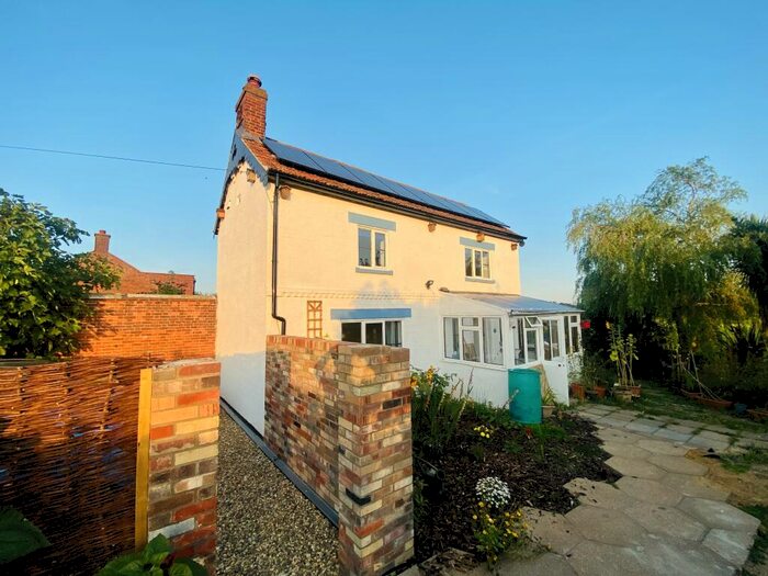 2 Bedroom House To Rent In Low Road, NR13