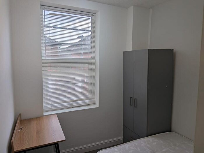 4 Bedroom House To Rent In Hartley Grove, Woodhouse, Leeds, LS6