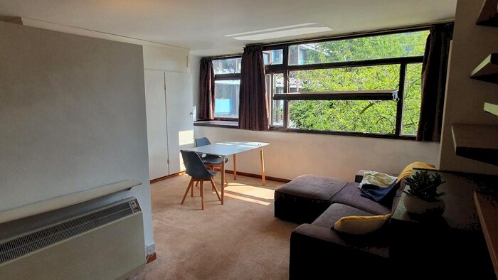 Studio To Rent In Golden Lane Estate, Barbican, EC1Y