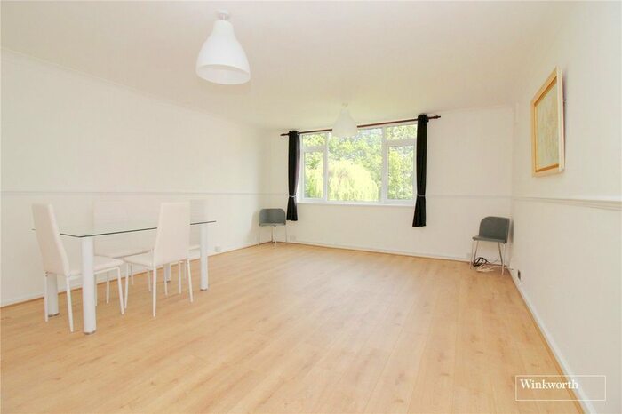 2 Bedroom Flat To Rent In Boreham Holt, Elstree, Hertfordshire, WD6