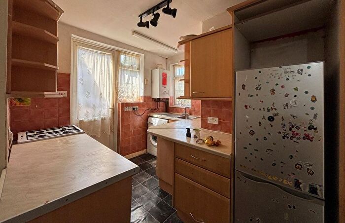 2 Bedroom Flat For Sale In A Courtlands Drive, Watford, Hertfordshire, WD17