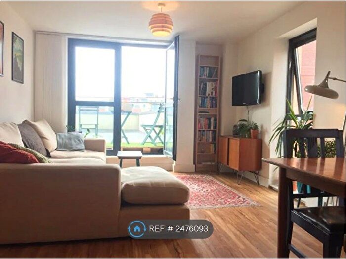 2 Bedroom Flat To Rent In Chapel Street, Manchester, M3