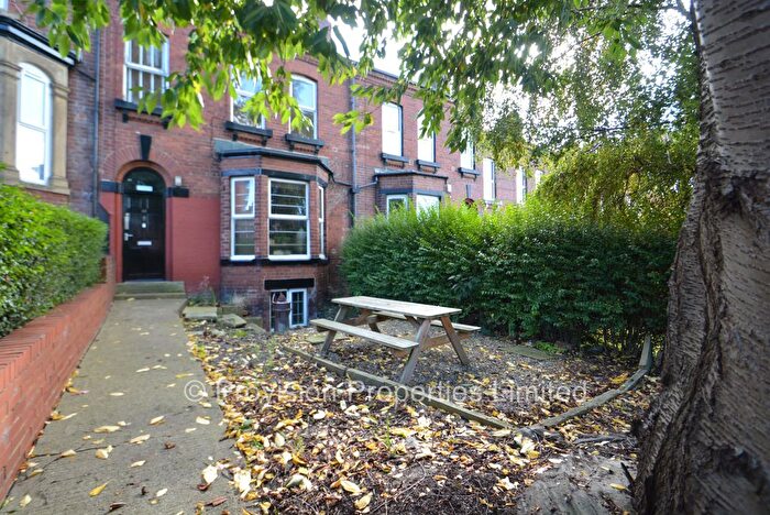 6 Bedroom Terraced House To Rent In Consort Terrace, Hyde Park, Leeds, LS3
