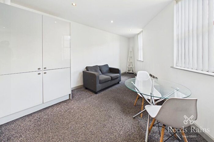 1 Bedroom Apartment To Rent In Blackwall, Halifax, West Yorkshire, HX1