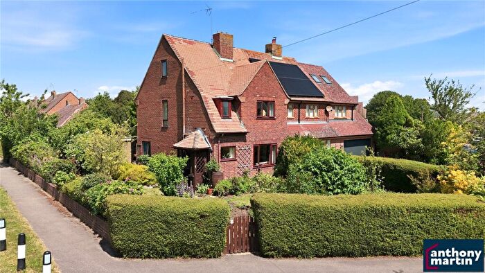 3 Bedroom Bungalow For Sale In Longfield Road, Meopham, DA13