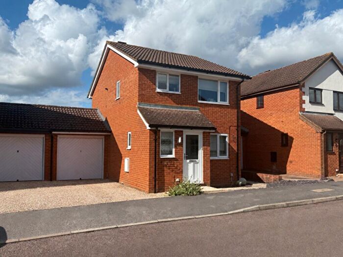 3 Bedroom Link Detached House For Sale In Wiltshire Grove, Warfield, Berkshire, RG42