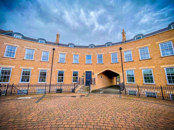 6 Bedroom Terraced House To Rent In The Colosseum, Lincoln, LN1