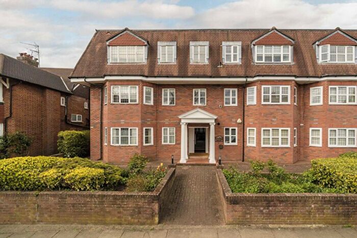 2 Bedroom Flat For Sale In Neeld Crescent, London, NW4