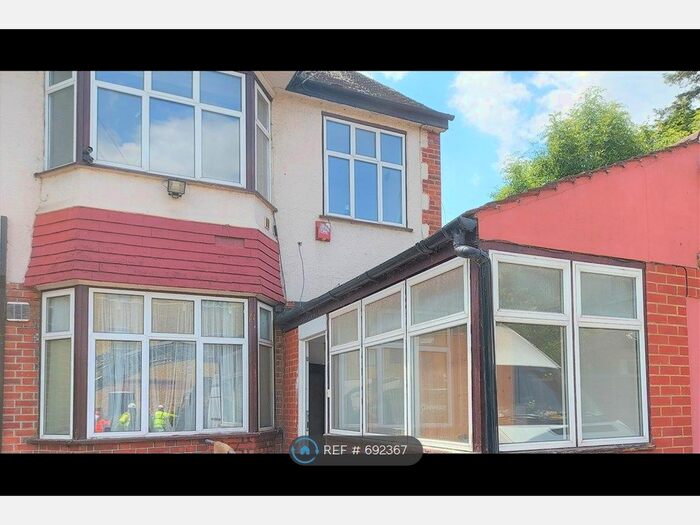 2 Bedroom Flat To Rent In Wandle Road, Morden, SM4