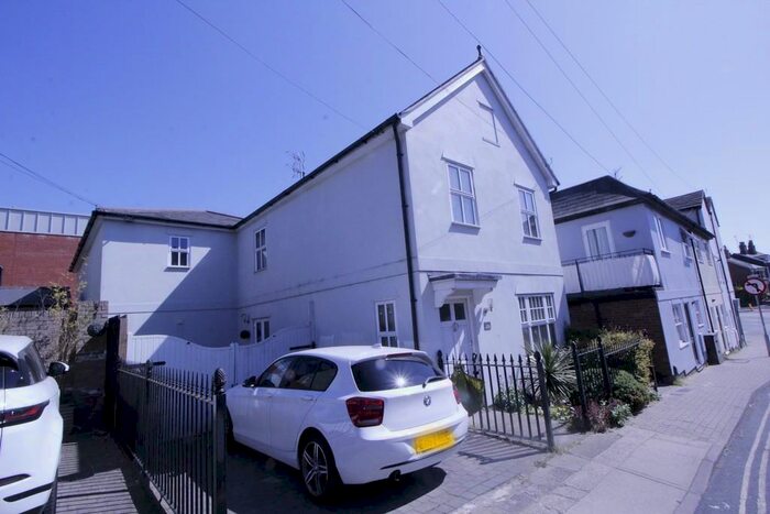 3 Bedroom Semi-Detached House To Rent In Rawstorn Road, Colchester, CO3