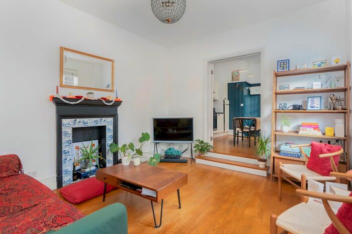 2 Bedroom Detached House To Rent In Barnsbury Park, Islington, London, N1