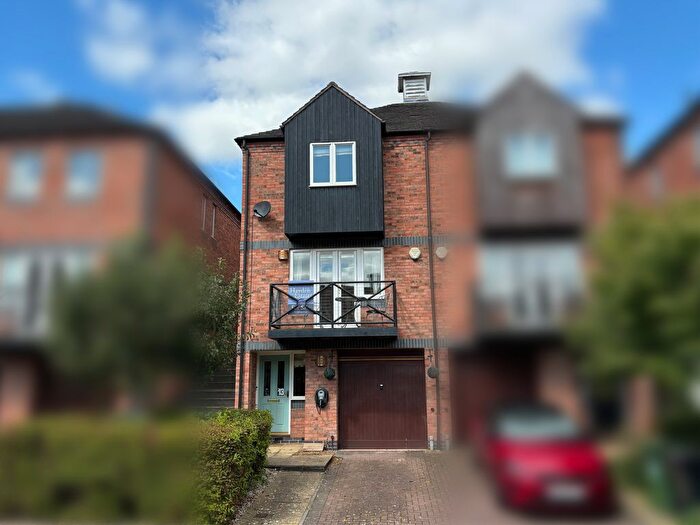 3 Bedroom Semi-Detached House To Rent In Round Hill Wharf, Kidderminster, DY11