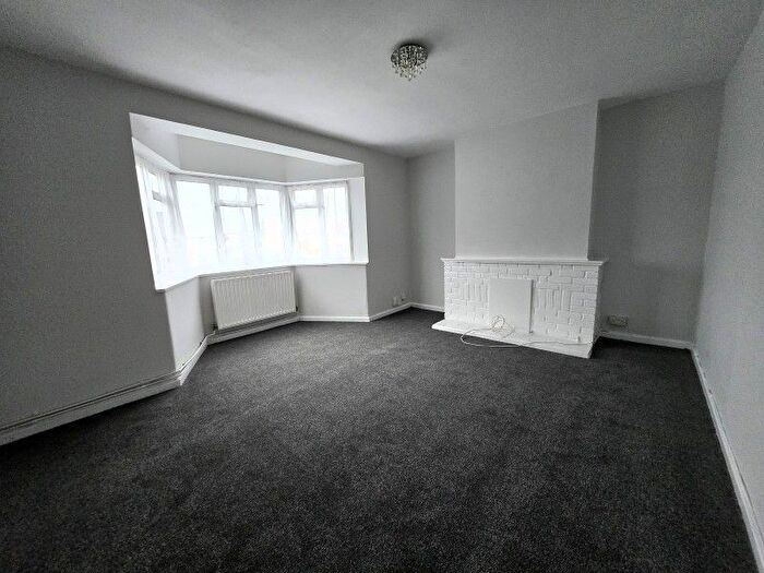 2 Bedroom Property To Rent In Park Road, Enfield, EN3