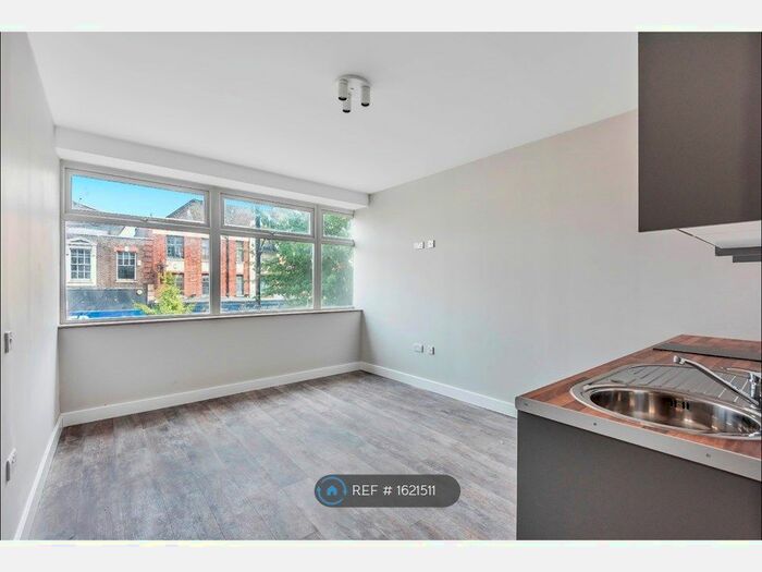 Studio To Rent In South Street, Romford, RM1