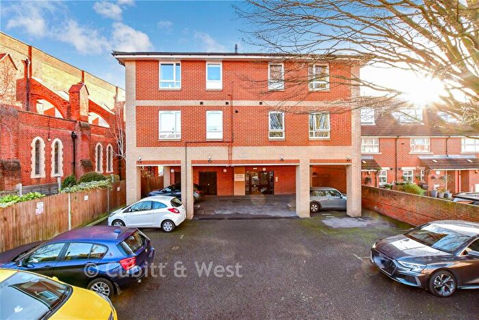 2 Bedroom Apartment For Sale In Haslemere Road, Southsea, Hampshire, PO4