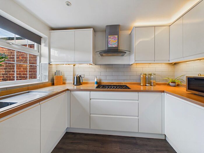 3 Bedroom Terraced House For Sale In Windmill Close, Clanfield, PO8