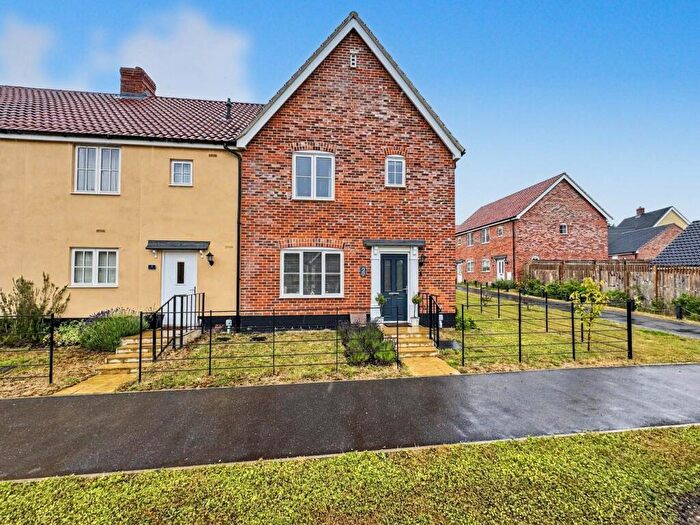 3 Bedroom End Of Terrace House For Sale In How Walk, Onehouse, Stowmarket, IP14