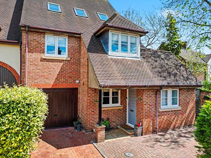 5 Bedroom End Of Terrace House For Sale In Park Street, Baldock, SG7
