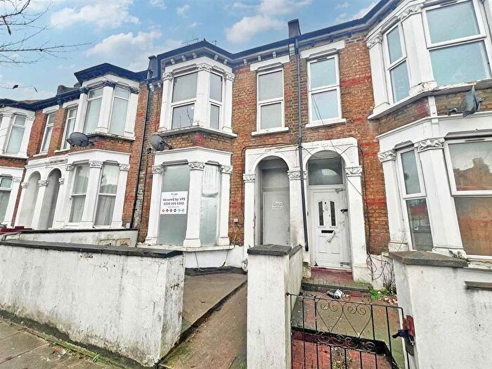 3 Bedroom Block Of Flats For Sale In Manor Park Road, Harlesden, NW10